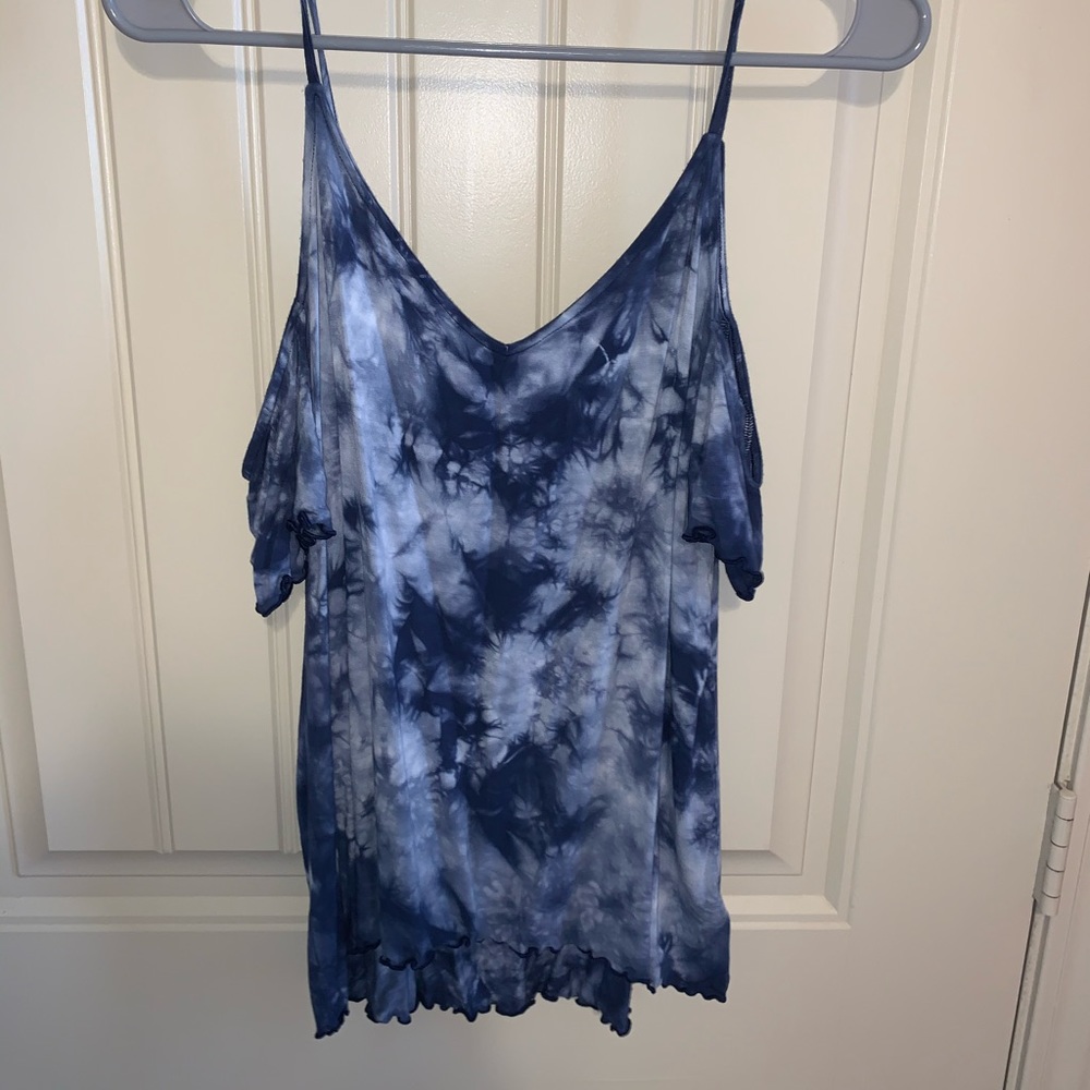 Off the shoulder American Eagle tank